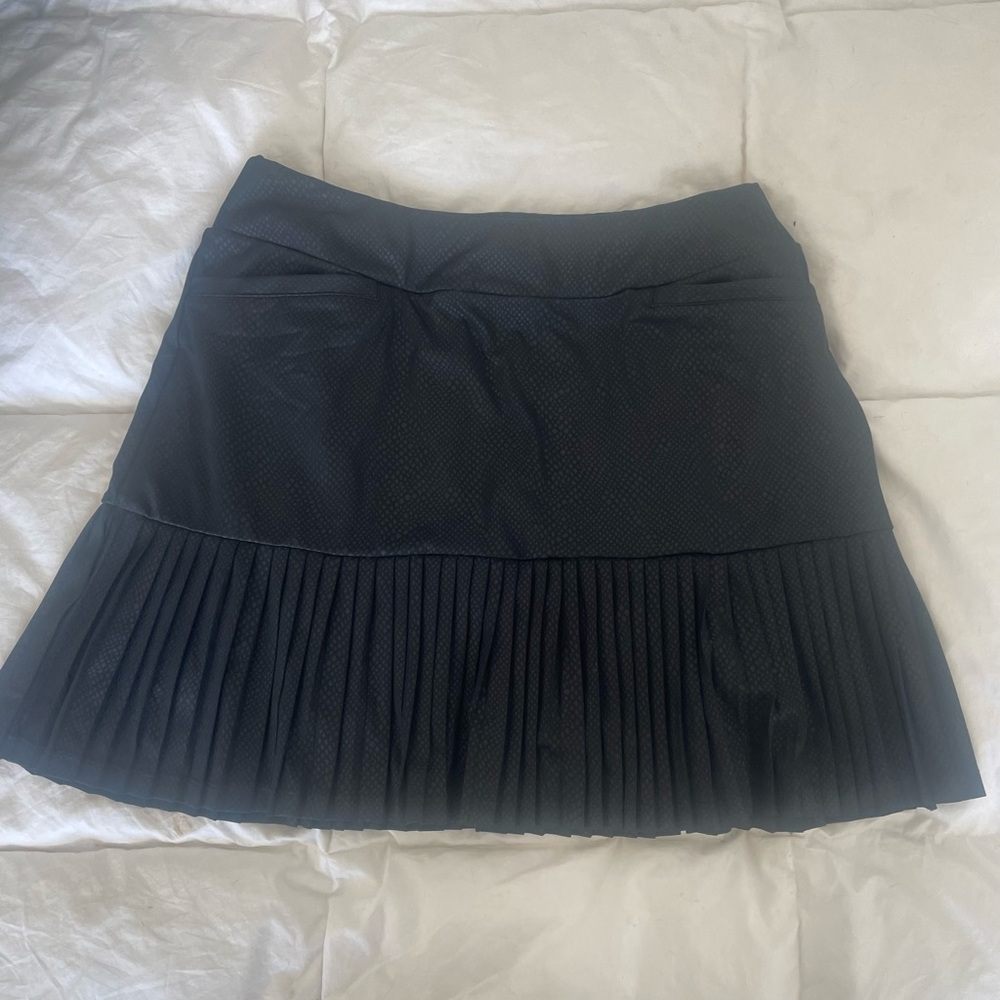 Tail Black Pleated Skirt